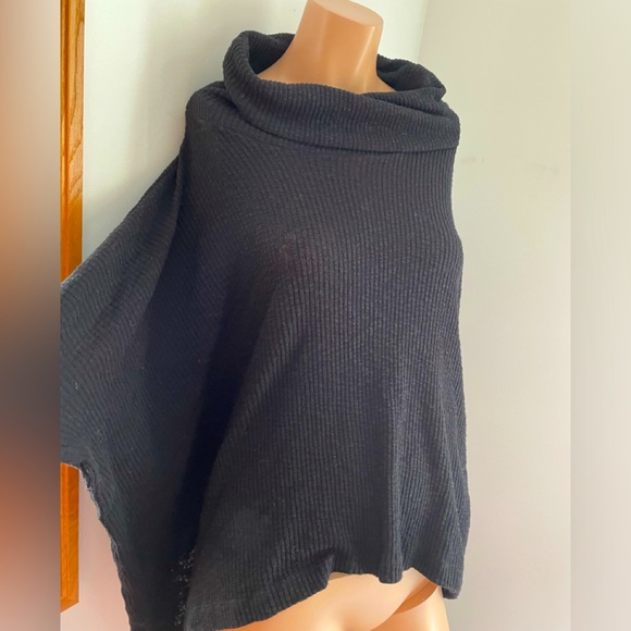 Oversized Free People batwing black hacci Beach line big cowl world traveller - Picture 2 of 7